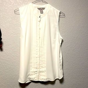 H & M size S women’s sleeveless white blouse shirt w/ tux and silver button💎💋